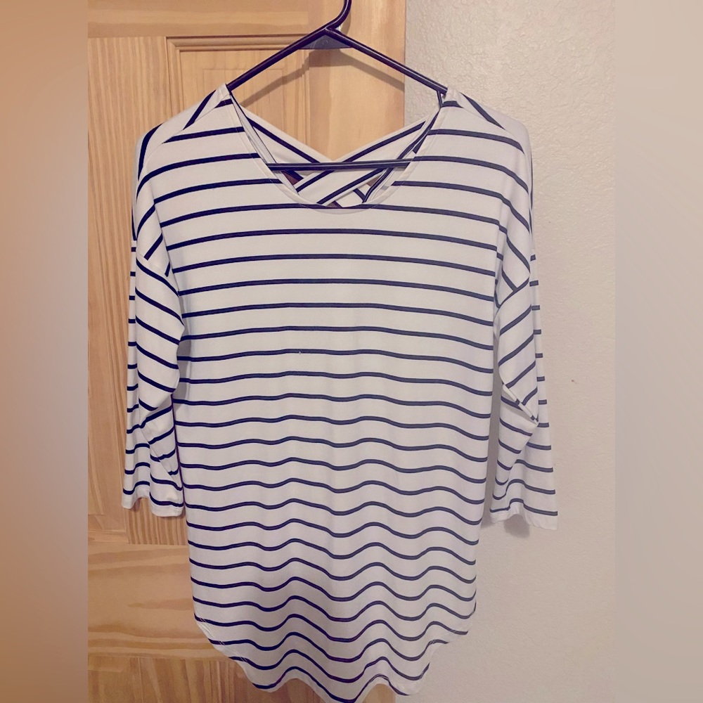 Women’s 3/4 sleeve top.